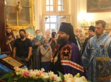 Архиерейское богослужение состоялось в храме Владимирской иконы Божией Матери в Виноградове