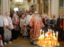 Епископ Мытищинский Феофилакт совершил Литургию в храме мученика Иоанна Воина на Якиманке