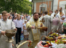 Епископ Истринский Серафим совершил Божественную литургию в Преображенском храме на Болвановке