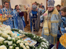 Епископ Истринский Серафим совершил Литургию в Успенском храме в Печатниках