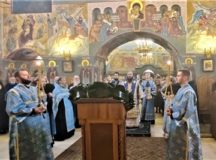 Епископ Наро-Фоминский Парамон совершил Литургию в храме великомученика Георгия Победоносца в Ендове