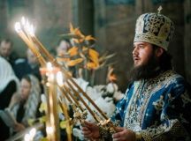 Епископ Сергиево-Посадский Фома совершил Литургию в храме Рождества Пресвятой Богородицы в Старом Симонове