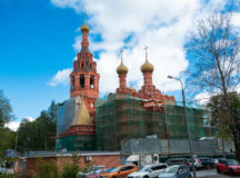 Участники выездного совещания в Северо-Восточном викариатстве посетили Троицкий храм при бывшем приюте Бахрушиных