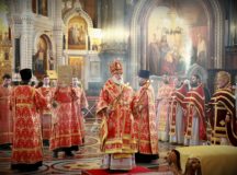 В День памяти жертв политических репрессий митрополит Крутицкий Павел совершил Литургию и литию в Храме Христа Спасителя