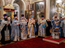 Митрополит Воскресенский Дионисий совершил Литургию в храме пророка Божия Илии в Обыденском переулке