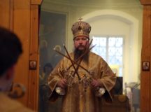 Митрополит Дионисий совершил Литургию в храме Воскресения Христова в Кадашах