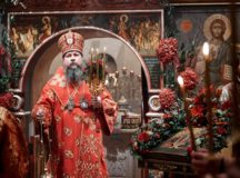 Митрополит Воскресенский Дионисий совершил пасхальные вечерню и утреню в храме священномученика Антипы Пергамского на Колымажном Дворе