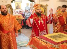 Престольный праздник молитвенно отметили в храме иконы Божией Матери «Живоносный Источник» в Бибиреве