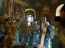 Митрополит Каширский Феогност возглавил престольный праздник храма Ризоположения Московского Кремля