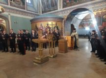 В храме иконы Божией Матери «Знамение» за Петровскими воротами совершили панихиду по погибшим сотрудникам правопорядка