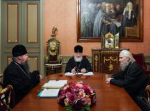 Святейший Патриарх Кирилл провел рабочую встречу с митрополитом Воскресенским Дионисием и протопресвитером Владимиром Диваковым