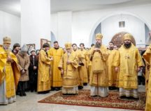 Митрополит Воскресенский Дионисий совершил чин великого освящения храма Введения во храм Пресвятой Богородицы в Черневе