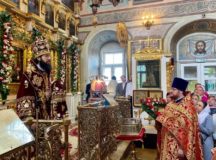 Митрополит Волоколамский Антоний совершил Литургию в храме пророка Божия Илии в Обыденском переулке