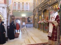 Митрополит Каширский Феогност совершил Литургию в Зачатьевском ставропигиальном монастыре