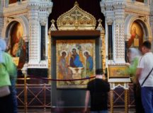 Министерство культуры РФ готовит документы о передаче в безвозмездное пользование Русской Православной Церкви иконы Святой Троицы, написанной преподобным Андреем Рублевым