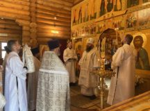 Епископ Наро-Фоминский Парамон совершил Литургию в день престольного праздника в храме Архангела Гавриила на Ходынском поле