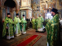 Митрополит Воскресенский Дионисий совершил Литургию в Архангельском соборе Кремля в день памяти преподобной Евфросинии Московской