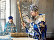 Митрополит Воскресенский Дионисий совершил Литургию в храме святителя Мартина Исповедника в день празднования Грузинской иконы Божией Матери