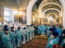 Митрополит Воскресенский Григорий совершил Литургию в храме святителя Николая в Кузнецах