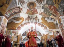 Митрополит Воскресенский Григорий совершил Литургию в храме великомученика Георгия Победоносца в Грузинах