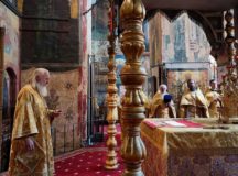 В день памяти святителя Иова Московского председатель Синодального отдела по монастырям и монашеству совершил Литургию в Успенском соборе Московского Кремля