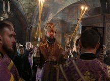 Митрополит Владимирский и Суздальский Никандр совершил Литургию Преждеосвященных Даров в храме Живоначальной Троицы в Хорошеве