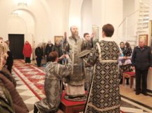 Епископ Павлово-Посадский Силуан совершил Литургию Преждеосвященных Даров в храме иконы Божией Матери «Всецарица» в Щербинке