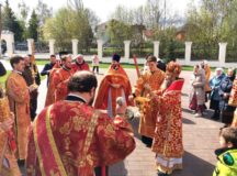 Епископ Павлово-Посадский Силуан совершил Литургию в храме Воскресения Христова в Поповке