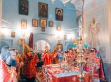 Митрополит Воскресенский Григорий совершил Литургию в храме Иверской иконы Божией Матери на Всполье