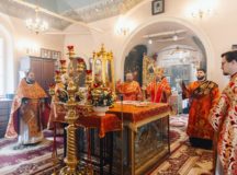 Митрополит Воскресенский Григорий совершил Литургию в храме пророка Божия Илии в Обыденском переулке