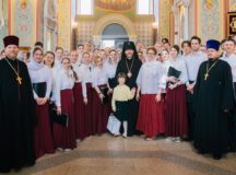 Литургию при участии молодежи Западного викариатства совершили в храме преподобного Сергия Радонежского в Солнцеве