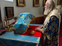 Митрополит Каширский Феогност возглавил престольный праздник в храме Державной иконы Божией Матери в Чертанове