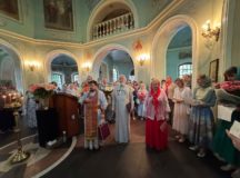 35-ю годовщину со дня возобновления богослужений отпраздновал приход Живоначальной Троицы в Воронцове