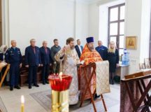 Благодарственный молебен совершили в храме равноапостольных Константина и Елены при ГУЗ ко дню создания Военной академии химической защиты