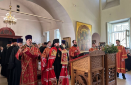 Епископ Истринский Серафим совершил Литургию в храме святителя Николая Мирликийского в Пыжах