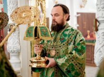 Митрополит Звенигородский Арсений совершил Литургию в храме Живоначальной Троицы при бывшем приюте Бахрушиных