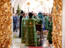 Богослужение в храме равноапостольных Константина и Елены в Митине совершено архиерейским чином
