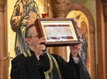 Пояс святителя Иоанна Шанхайского принесен в храм великомученицы Екатерины на Всполье