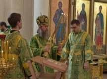 Епископ Павлово-Посадский Силуан совершил Литургию в храме преподобной Ангелины Сербской в Коммунарке