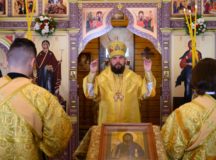 Митрополит Звенигородский Арсений совершил Литургию в храме священномученика Илариона, архиепископа Верейского, в поселке Северный