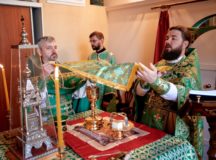Престольный праздник Сергиевского придела отметили в храме святителя Николая Мирликийского в Заяицком
