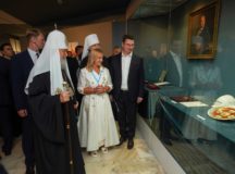 Святейший Патриарх Кирилл посетил церемонию открытия выставки, посвященной 25-летию великого освящения Храма Христа Спасителя