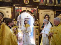Митрополит Волоколамский Антоний совершил Литургию в храме преподобного Серафима Саровского в Дегунине