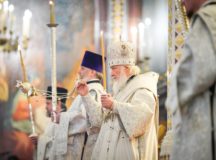 В канун праздника Преображения Господня Святейший Патриарх Кирилл совершил всенощное бдение в Храме Христа Спасителя