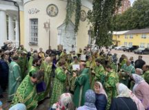 Епископ Егорьевский Мефодий возглавил Литургию в храме преподобных Зосимы и Савватия Соловецких в Гольянове