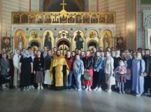 Молодежный молебен и встречу, посвященную созданию семьи, провели в Западном викариатстве