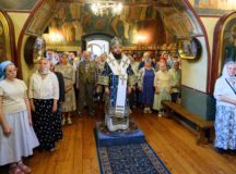 Митрополит Звенигородский Арсений совершил Литургию в храме Успения Пресвятой Богородицы в Архангельском-Тюрикове