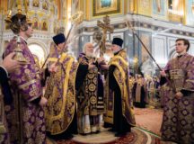 В канун праздника Воздвижения Креста Господня Святейший Патриарх Кирилл совершил всенощное бдение в Храме Христа Спасителя