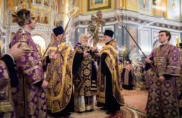В канун праздника Воздвижения Креста Господня Святейший Патриарх Кирилл совершил всенощное бдение в Храме Христа Спасителя