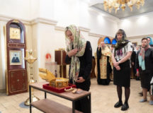 Перед ковчегом с мощами Патриарха Тихона помолились в аэропорту Домодедово